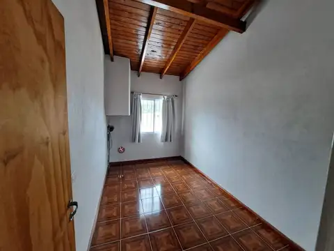 Casa en Alquiler con 1 cochera
