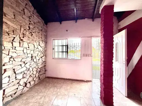 Casa 4 ambientes con 2 baños