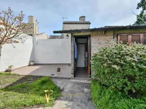 VENTA • CASA • LOMAS DEL MIRADOR • TRES AMBIENTES • PARQUE • APTO CRÉDITO