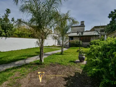 Casa en Venta con 2 cocheras