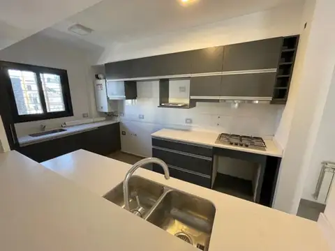 Casa 4 ambientes con 3 baños