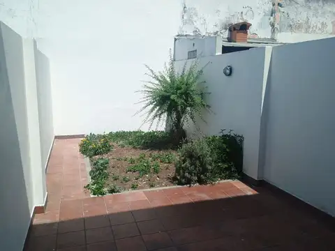 Impecable duplex 2 ambientes con patio