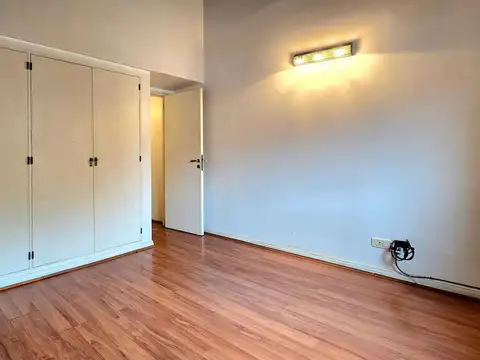 Depto Tipo Casa en Venta en Versalles, USD 178.000