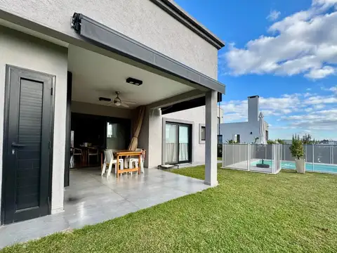 Casa en venta Pilar del Este - Santa Lucia | 4 amb | Pileta