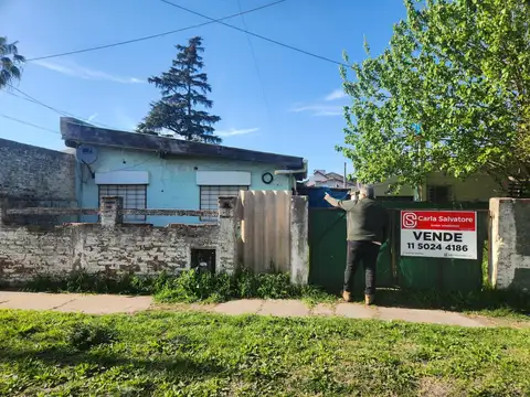 Lote con 2 casas construidas Multifamiliar Pilar Centro