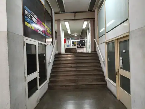 Local en Galeria Corrientes al 1100 de 14m2 con vidriera Rosario Microcentro