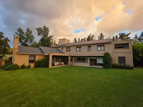 OPORTUNIDAD UNICA EN BARRIO CERRADO PALOS VERDES. CASA DE ENSUEÑO A UN PRECIO INCREIBLE 