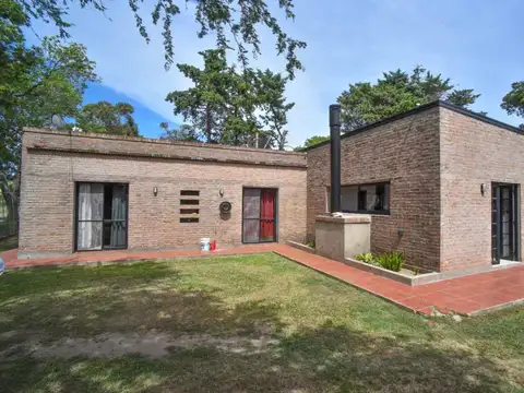 ZONA EL MATE: CASA DE 3 DORMITORIOS CON PILETA