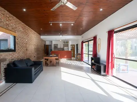 ZONA EL MATE: CASA DE 3 DORMITORIOS CON PILETA