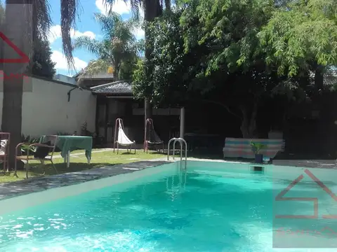 Casa en  Venta c/ piscina y quincho - Ramos Mejia