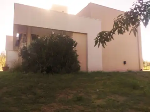 Casa en Venta en Colonia las Rosas, USD 165.000