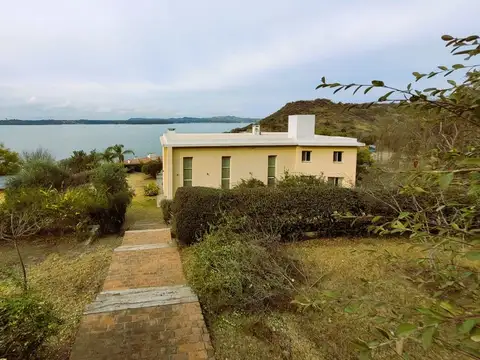 Casa en Venta con 4 cocheras