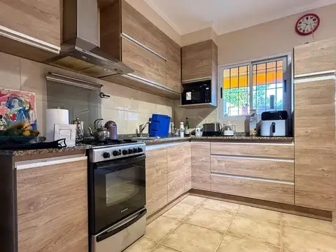 Casa 5 ambientes con 1 baño