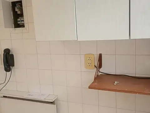 Venta 2 1/2 ambientes coc. indep/lav. COLEGIALES