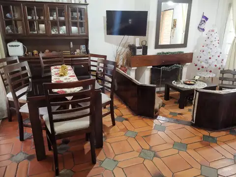 Casa 4 ambientes con 2 baños
