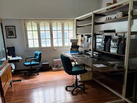 Casa en Alquiler con 6 cocheras