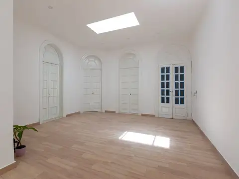 Alquiler Comercial de 14 ambientes con 2 terrazas