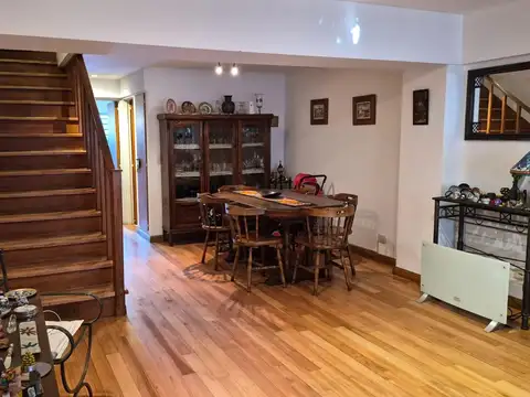 Casa 6 ambientes con 4 baños
