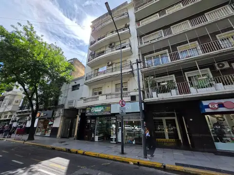 VENTA DEPARTAMENTO 4 AMBIENTES A RECICLAR. SUBTE D
