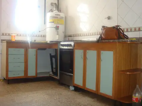 4 AMBIENTES FRENTE BALCON 77 MTS 2 BAÑOS COCINA COMEDOR PISOS PARQUET PLACAR LAVADERO EXC UBICACIÓN