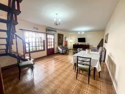 Depto Tipo Casa en Venta de 5 ambientes