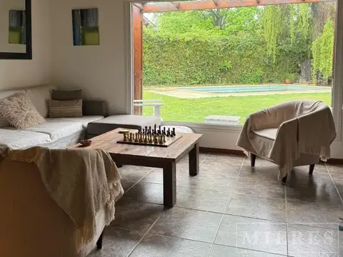 Casa en Alquiler con 1 cochera