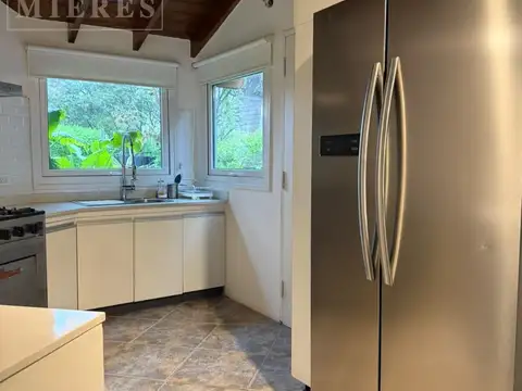 Casa 4 ambientes con 3 baños