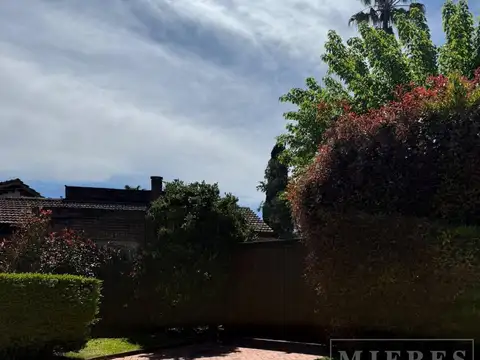 Casa amoblada en alquiler anual en barrio Club Privado Loma Verde, Loma Verde