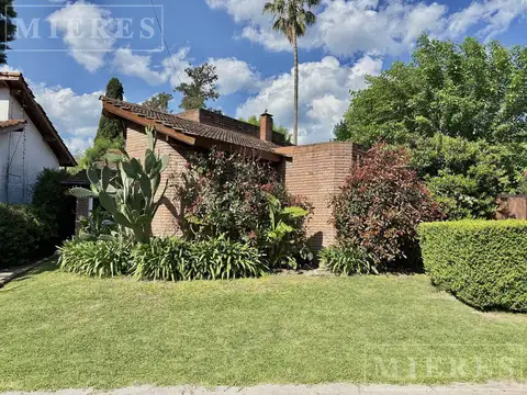 Casa amoblada en alquiler anual en barrio Club Privado Loma Verde, Loma Verde
