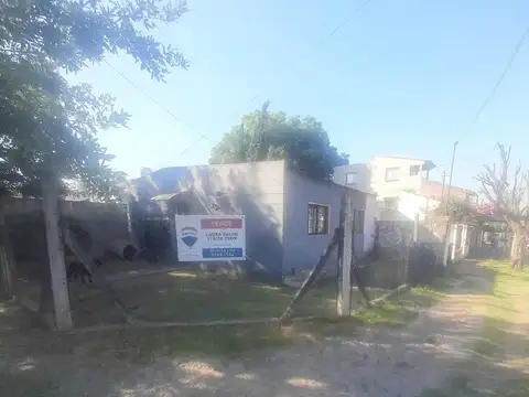 Casa en esquina +dpto independiente Ideal inversor