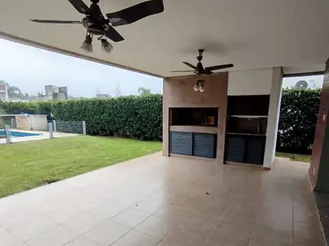 Casa 8 ambientes con 3 baños