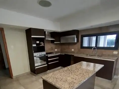 Casa en Alquiler de 3 dormitorios