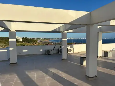 Departamento en Alquiler en Playa Mansa, USD 3.000