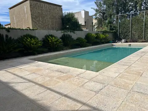 Quinta en Venta con 3 cocheras