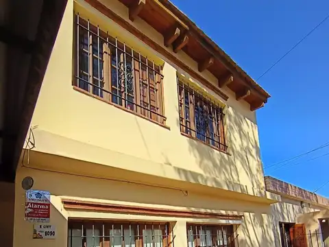 Casa 8 ambientes con 3 baños