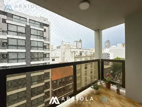 Piso de 4 ambientes con cochera doble. Muebles.