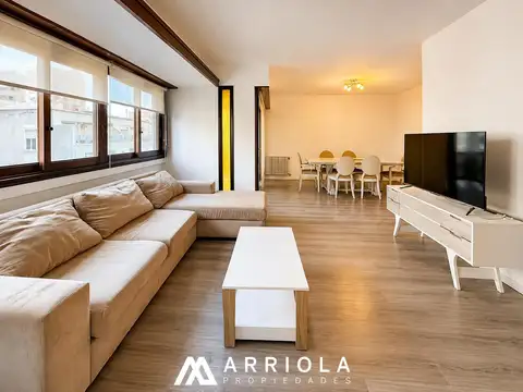Piso de 4 ambientes con cochera doble. Muebles.
