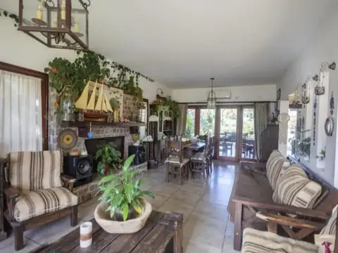 Casa 5 ambientes con 3 baños