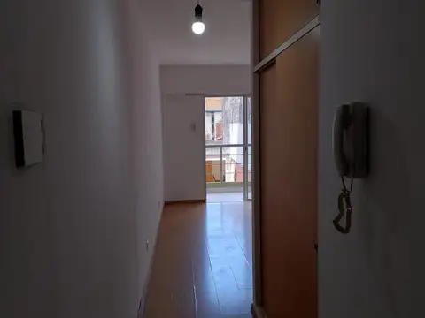 Departamento en  alquiler monoambiente con balcon al frente