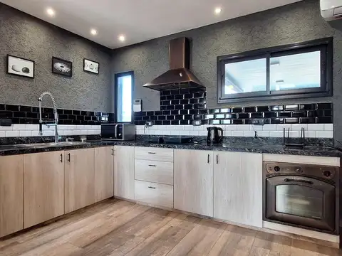 Casa 5 ambientes con 4 baños
