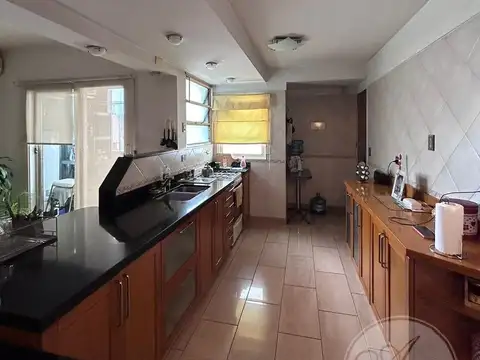 Castro Barros al 2200