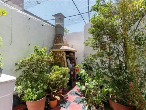 Venta PH 4 Amb Patio chico-Sáenz Peña -PERMUTA