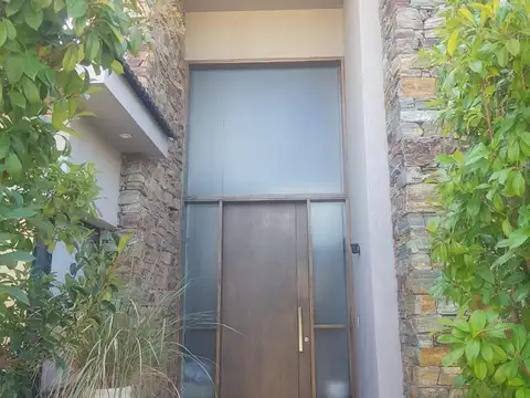 Casa en Venta en Godoy Cruz, USD 490.000