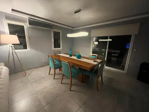 Casa 7 ambientes con 5 baños