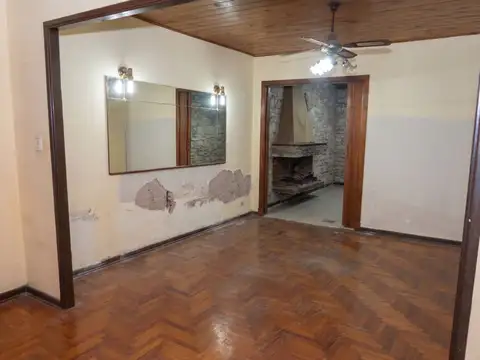 CASA 9 AMB. VENTA EN PQE PATRICIOS CON TERRAZA