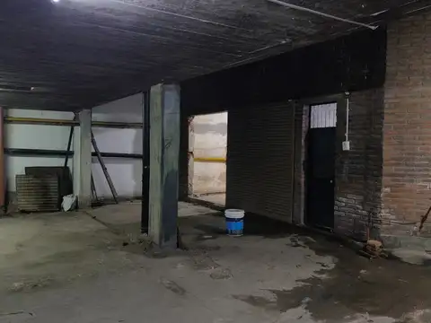 VENTA de Cochera + Depósito en Barrio Sur.