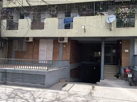 VENTA de Cochera + Depósito en Barrio Sur.