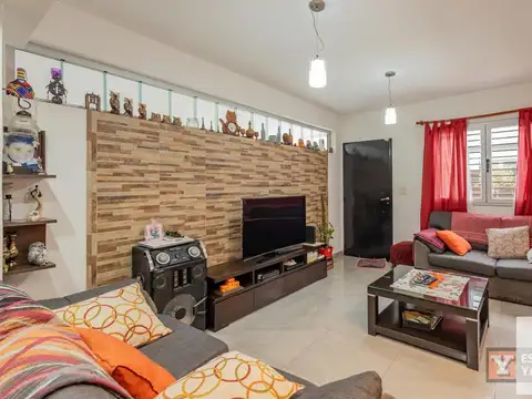 Depto Tipo Casa en Venta con 1 cocheras