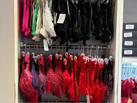 Excelente local de Lenceria para ingresar en la zona de Caballito.