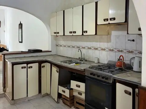 Casa 5 ambientes con 1 baño